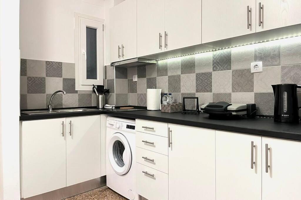Pame Rentals - Ideal For 2 In Pagrati Афины Экстерьер фото