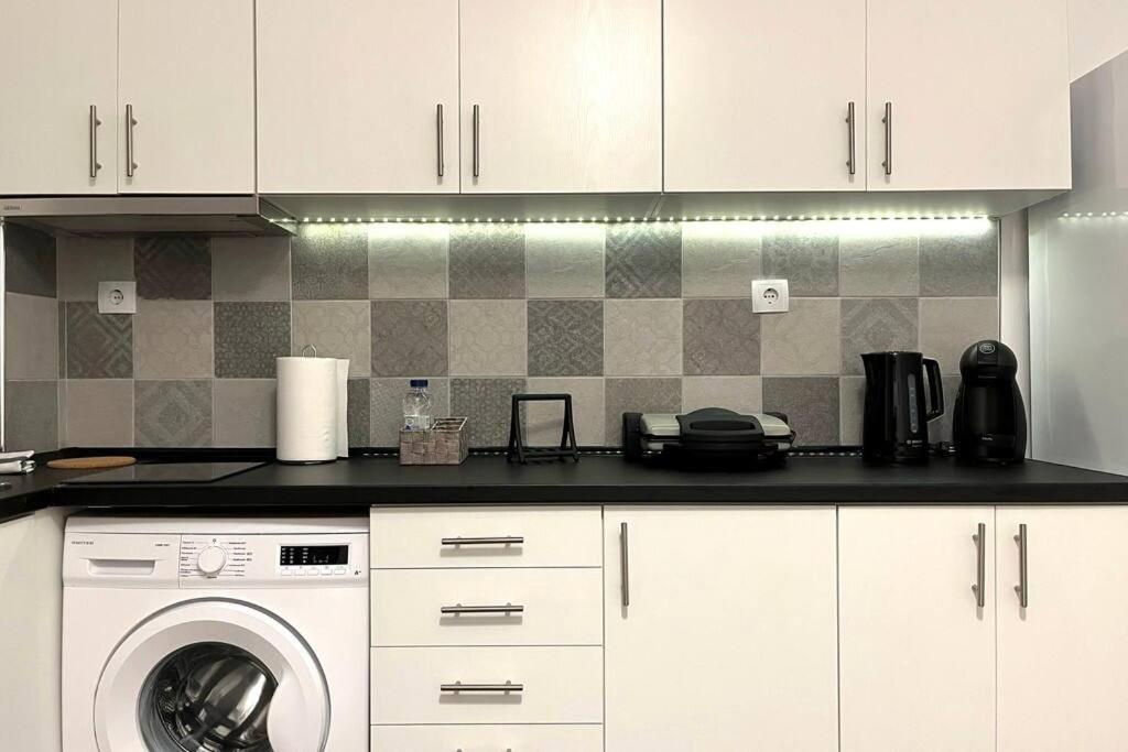 Pame Rentals - Ideal For 2 In Pagrati Афины Экстерьер фото