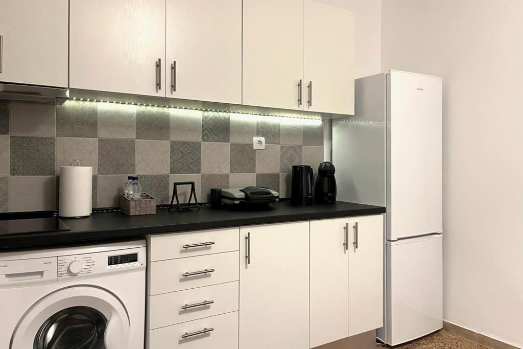Pame Rentals - Ideal For 2 In Pagrati Афины Экстерьер фото