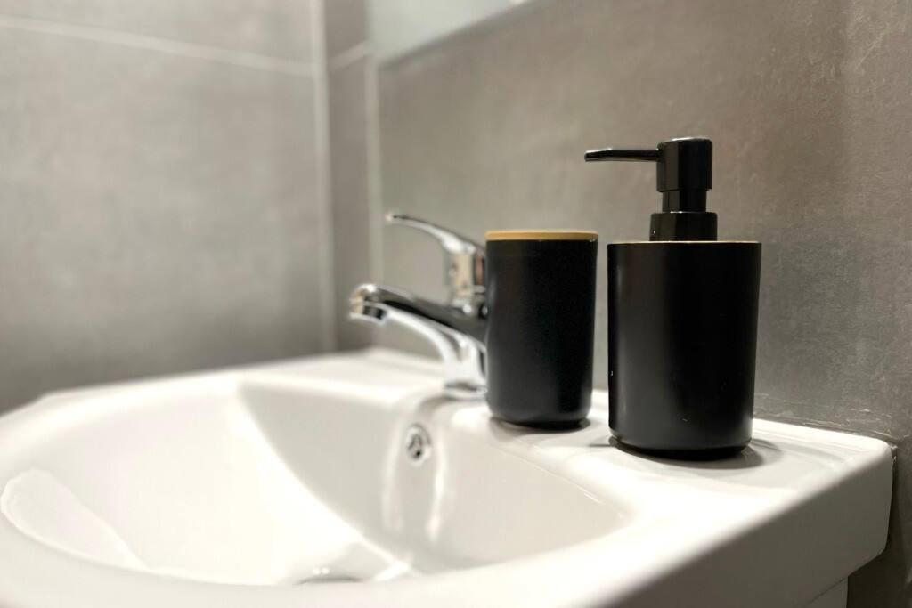 Pame Rentals - Ideal For 2 In Pagrati Афины Экстерьер фото